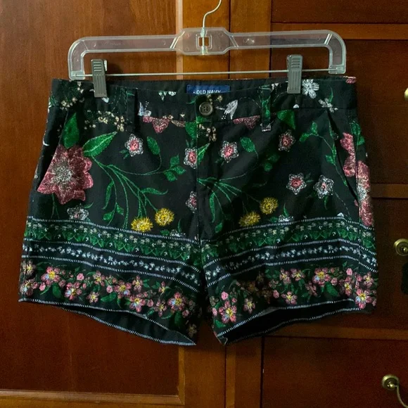 Pretty black floral everyday shorts size 4 - Picture 1 of 9